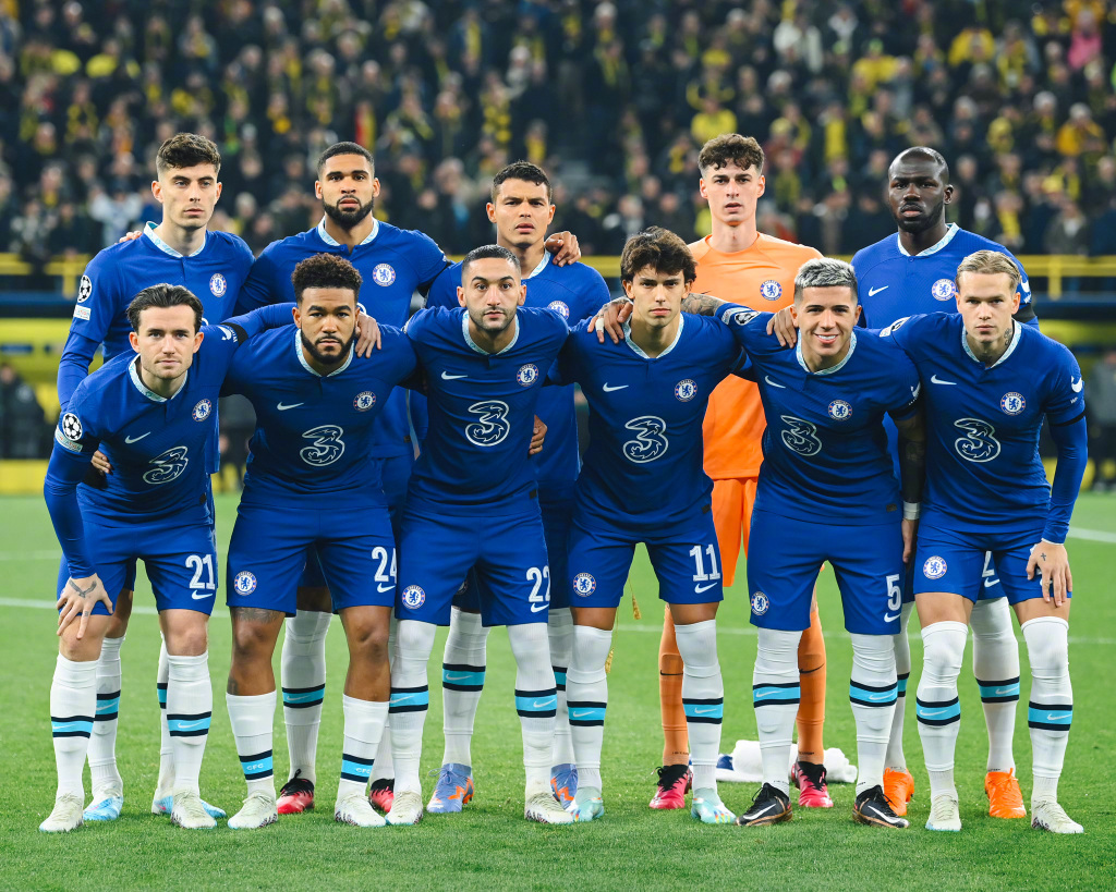 欧冠烽火淬蓝军，切尔西逆境展锋芒