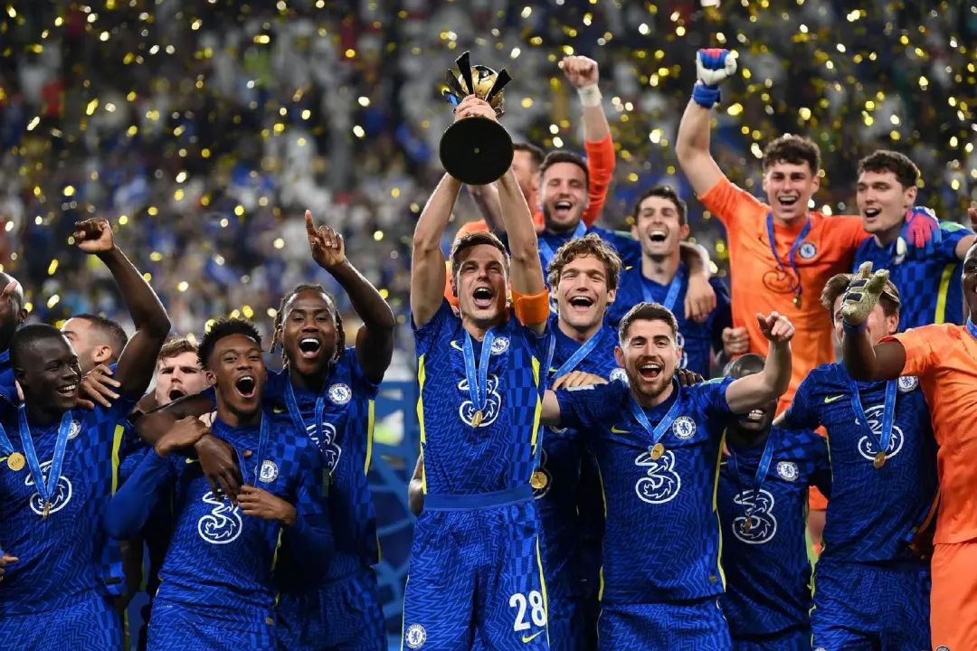 欧冠烽火淬蓝军，切尔西逆境展锋芒